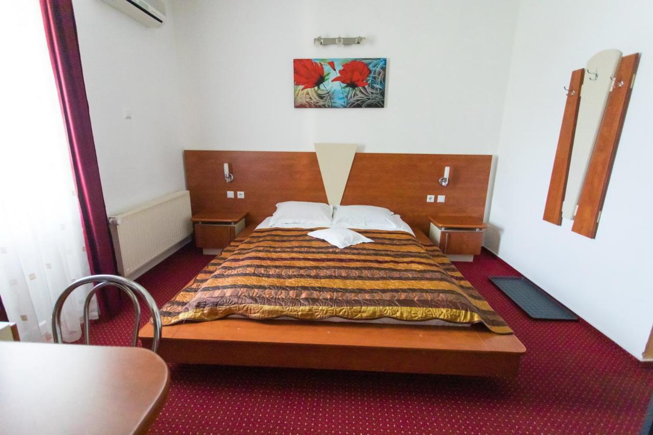 Pensiunea Full Târgu-Mureş Extérieur photo