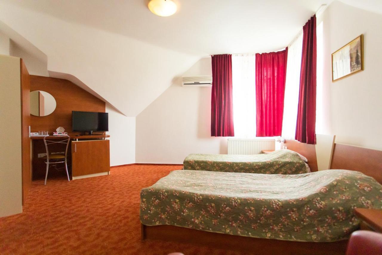 Pensiunea Full Târgu-Mureş Extérieur photo