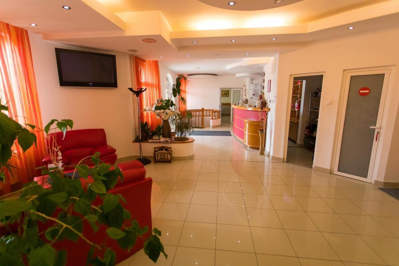 Pensiunea Full Târgu-Mureş Extérieur photo