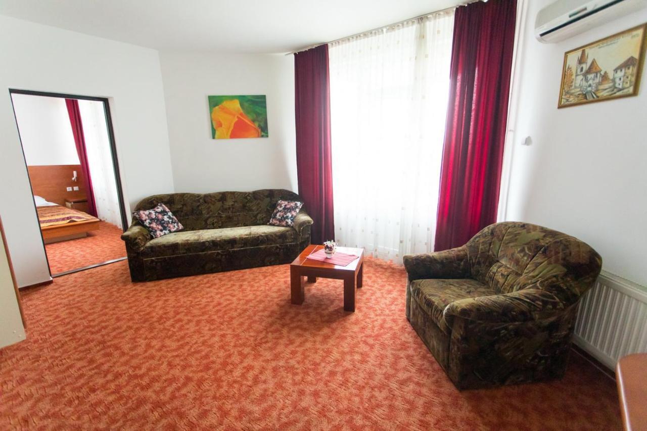 Pensiunea Full Târgu-Mureş Extérieur photo