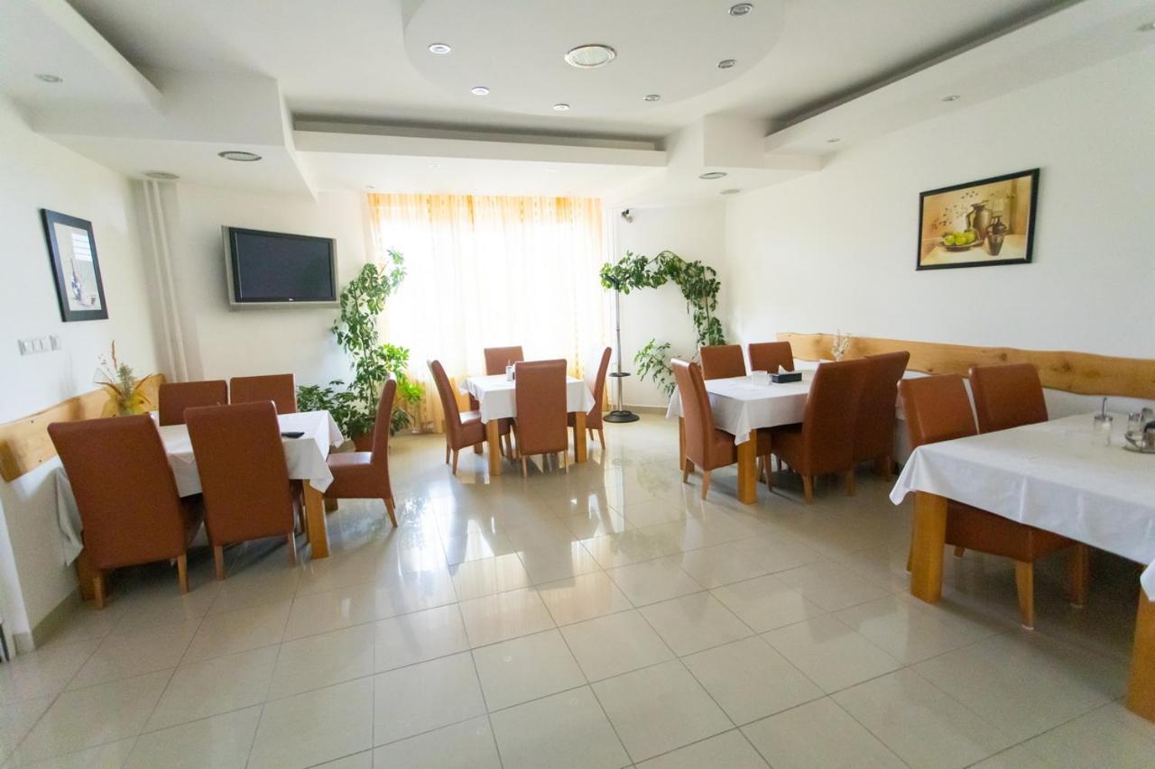 Pensiunea Full Târgu-Mureş Extérieur photo