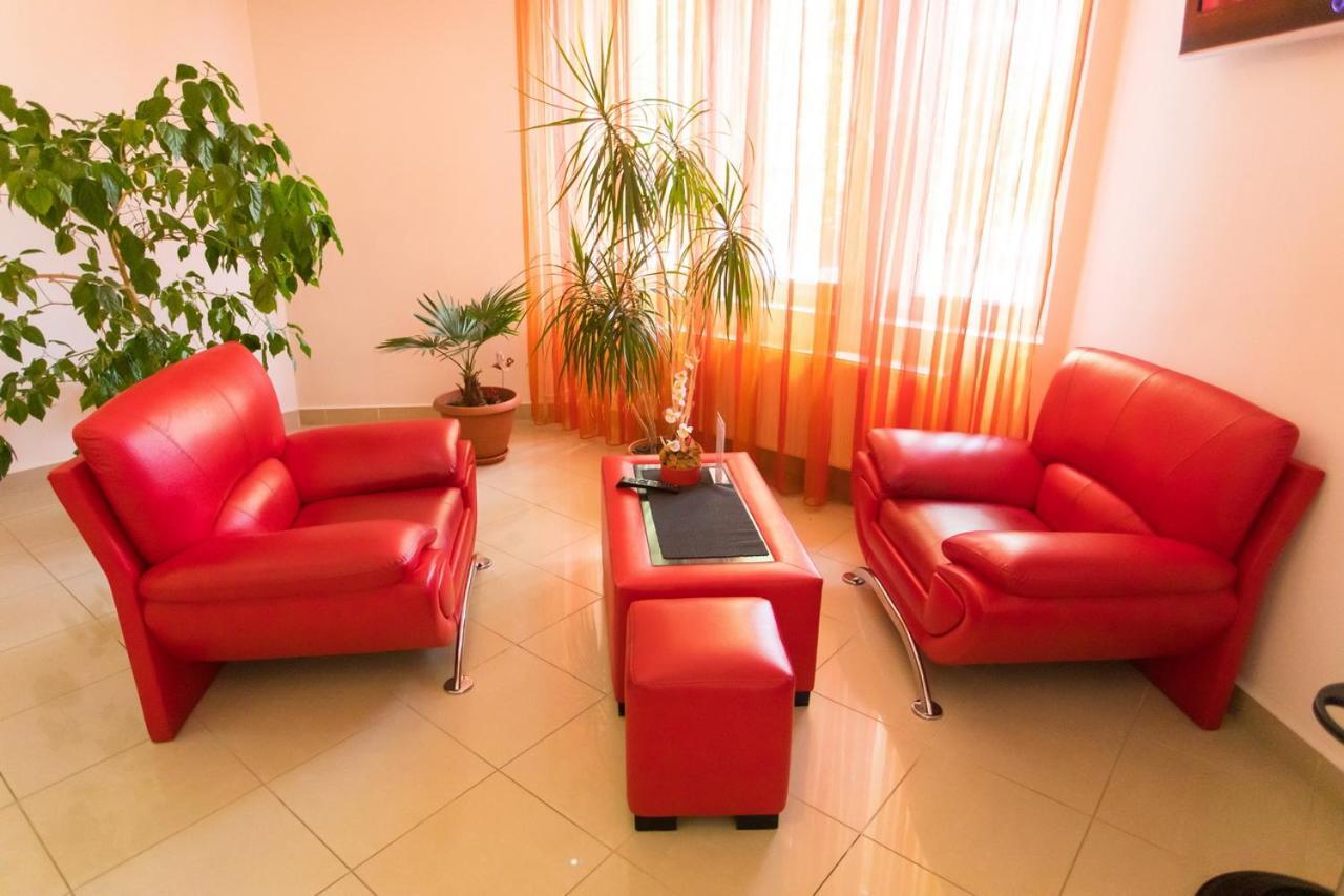 Pensiunea Full Târgu-Mureş Extérieur photo