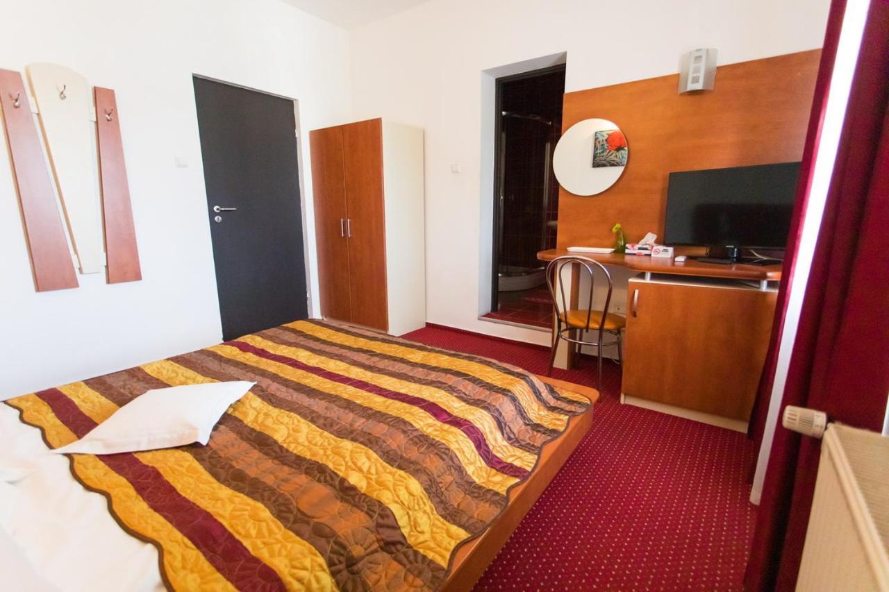 Pensiunea Full Târgu-Mureş Extérieur photo