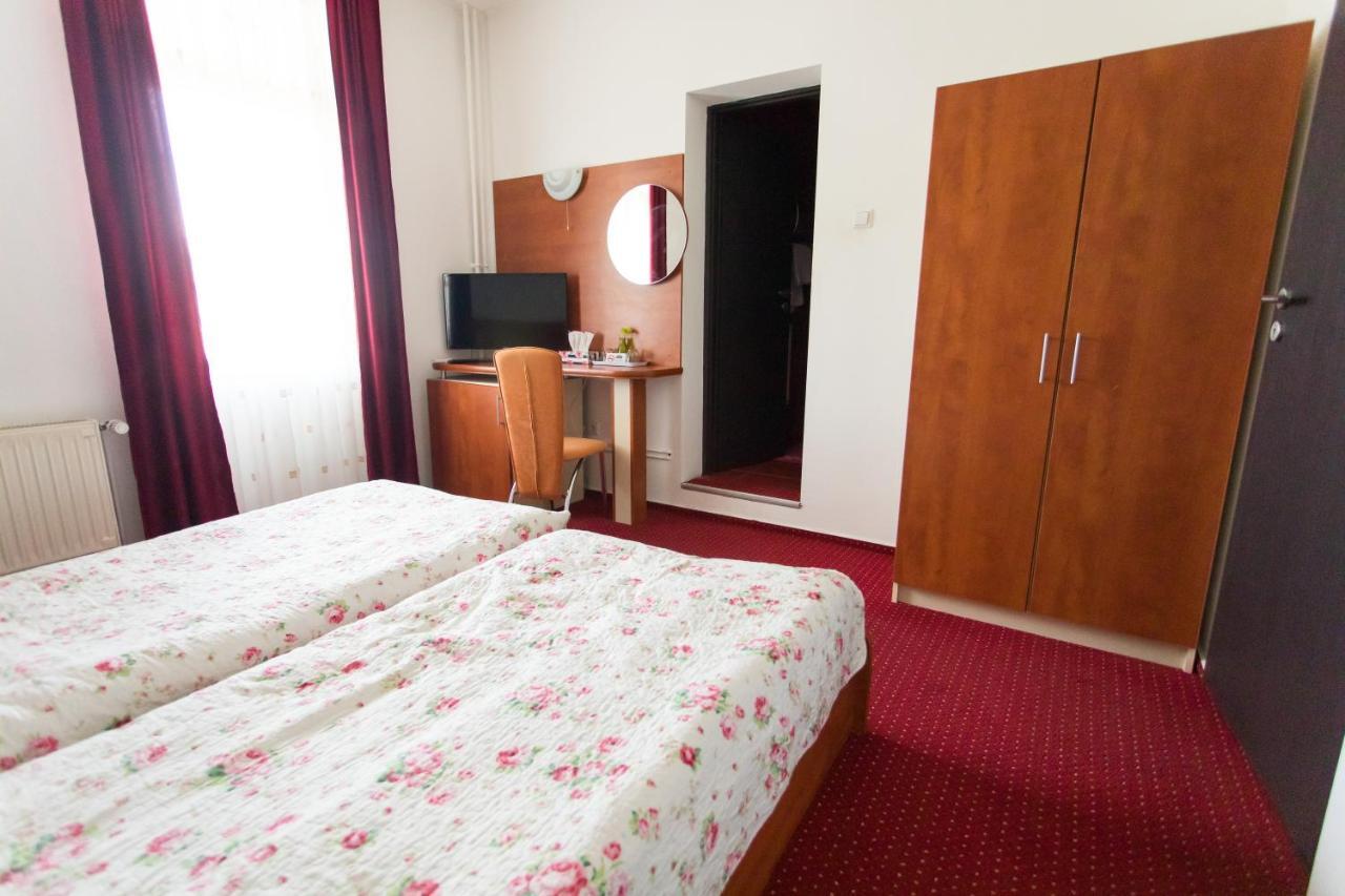 Pensiunea Full Târgu-Mureş Extérieur photo