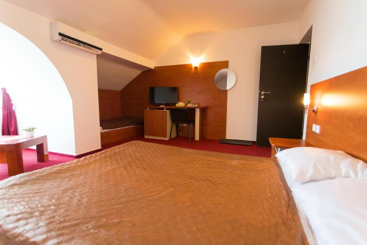 Pensiunea Full Târgu-Mureş Extérieur photo