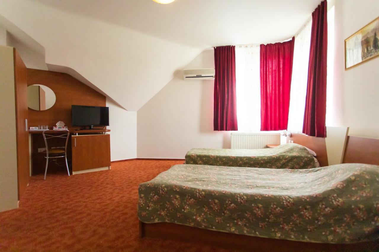Pensiunea Full Târgu-Mureş Extérieur photo