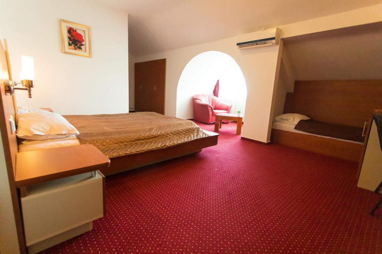 Pensiunea Full Târgu-Mureş Extérieur photo
