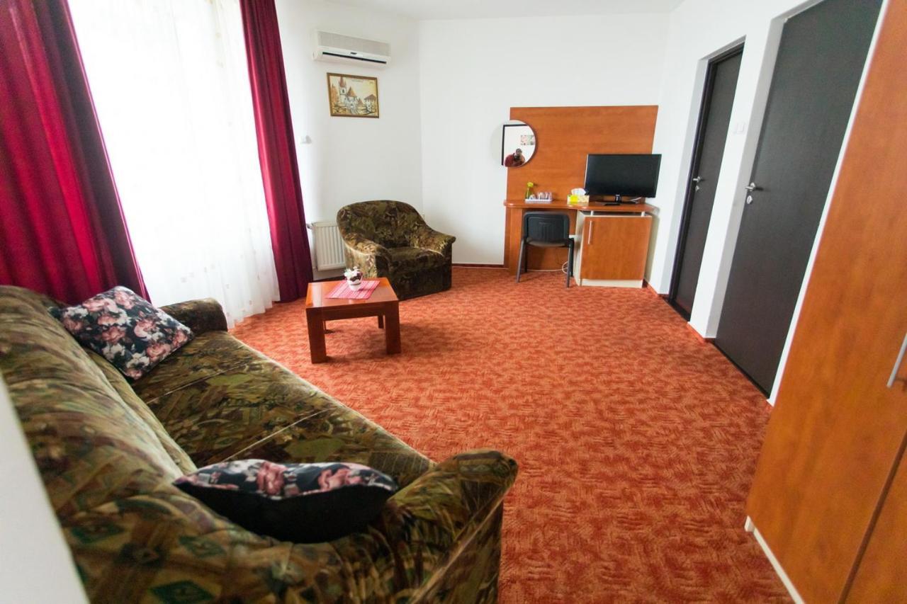 Pensiunea Full Târgu-Mureş Extérieur photo
