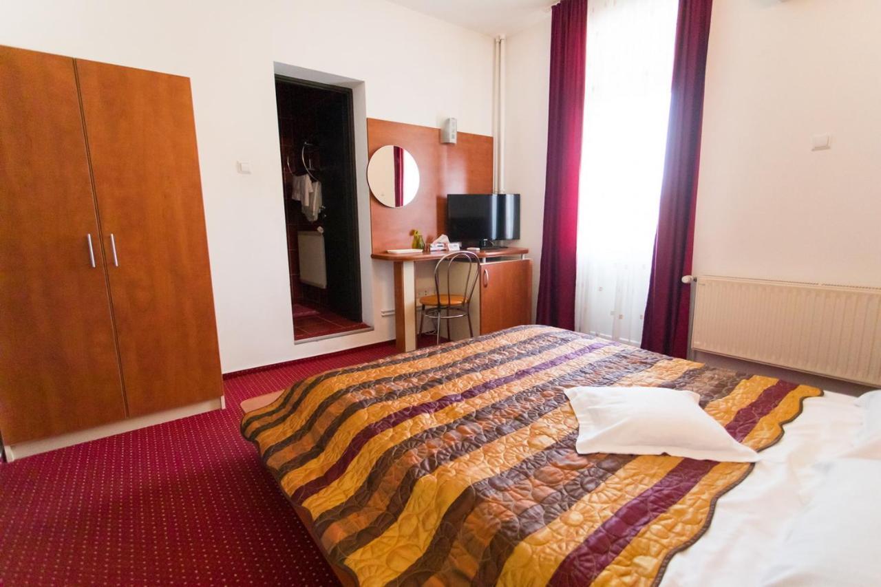 Pensiunea Full Târgu-Mureş Extérieur photo