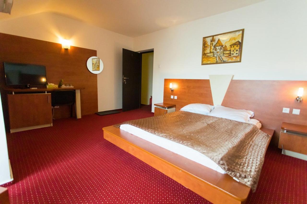 Pensiunea Full Târgu-Mureş Extérieur photo